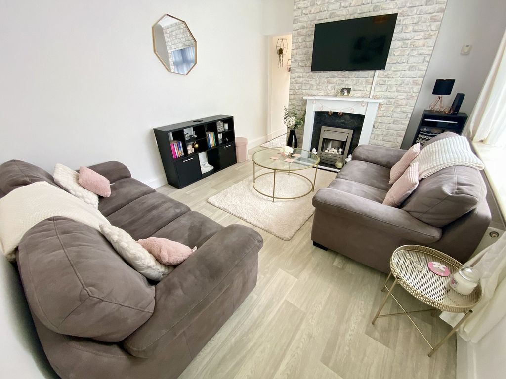 Property photo 2 of 14 Lounge