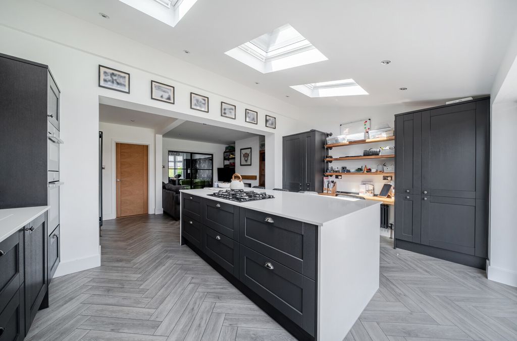 Property photo 2 of 12 1467175-19-6A1810...