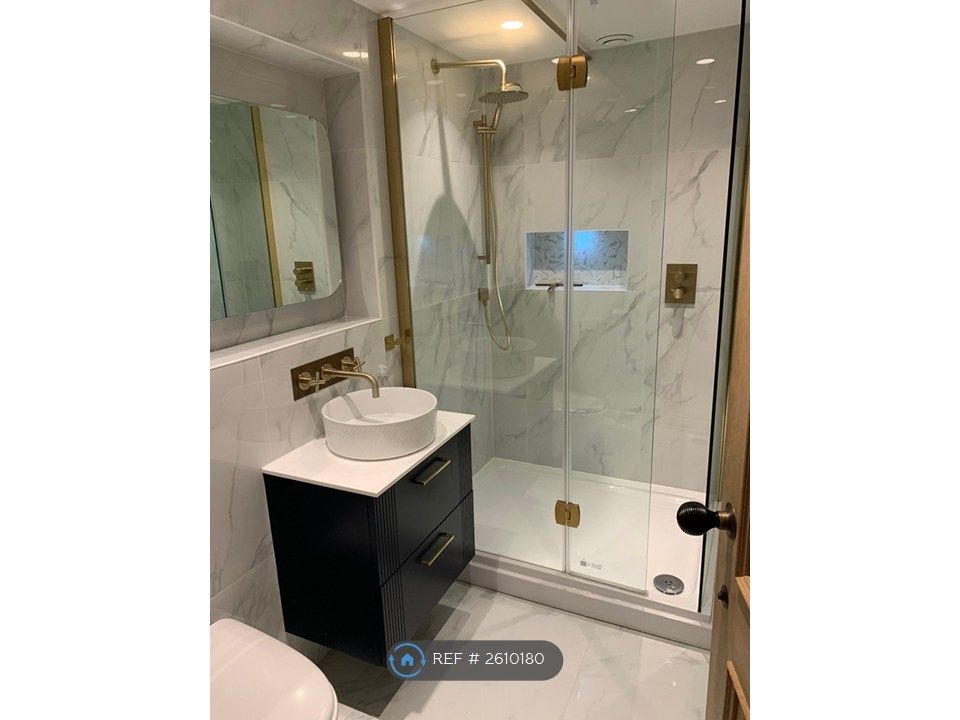 Property photo 1 of 18 Bathroom