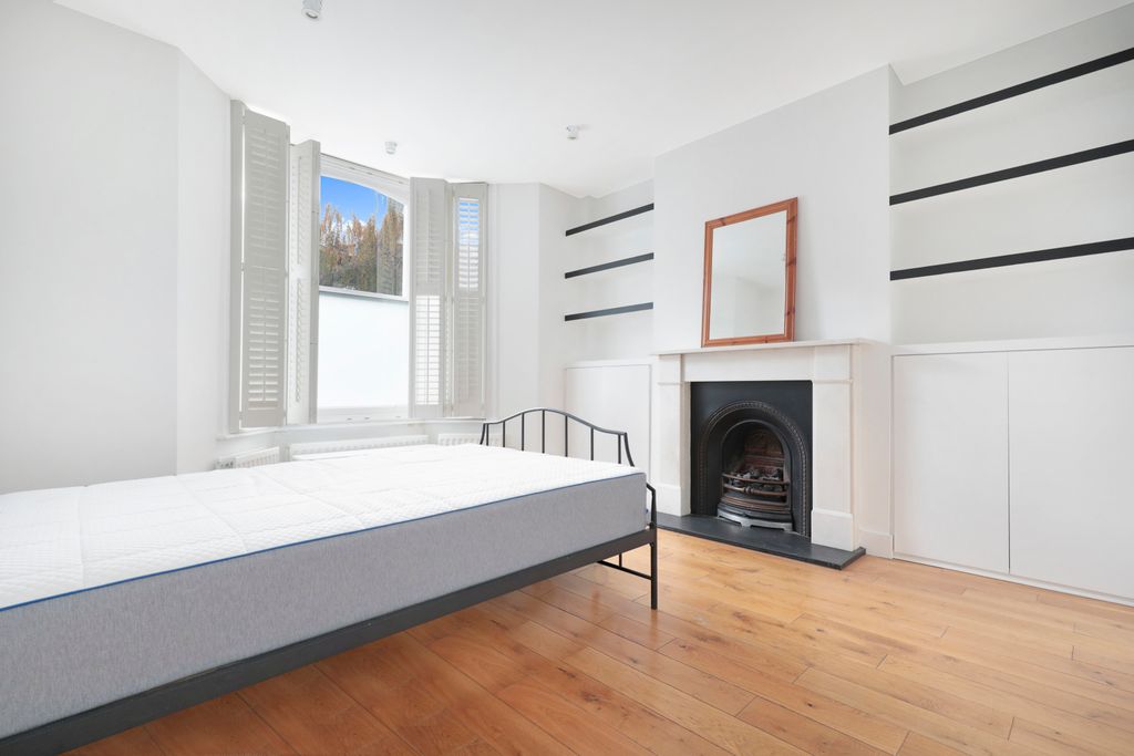 Property photo 3 of 25