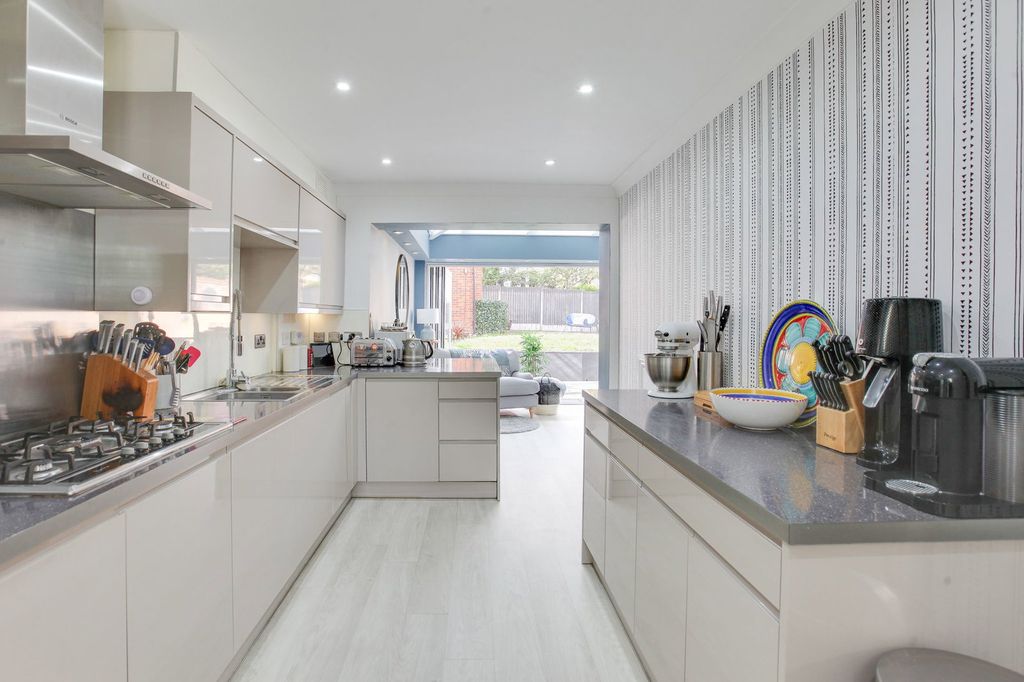 Property photo 2 of 18