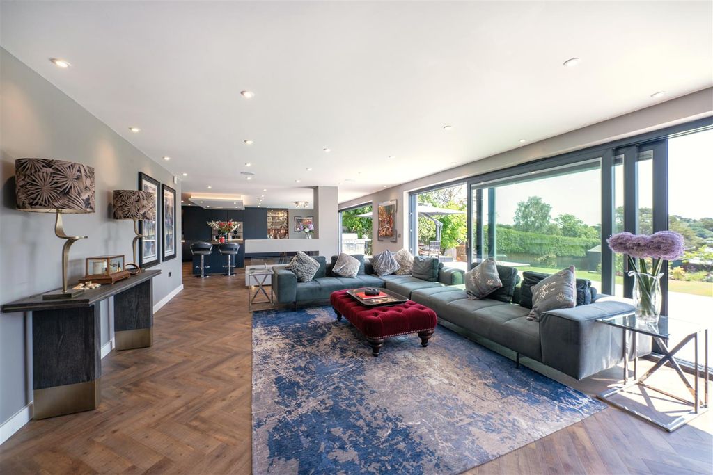 Property photo 3 of 30 Sitting Room