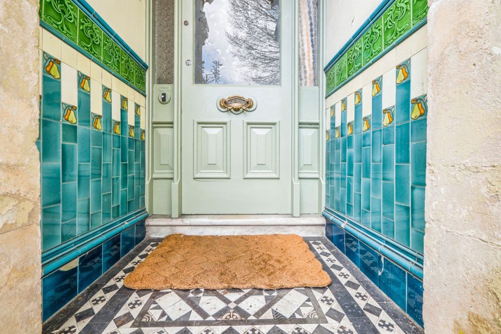 Property photo 2 of 27