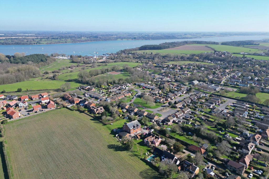 Property photo 2 of 21