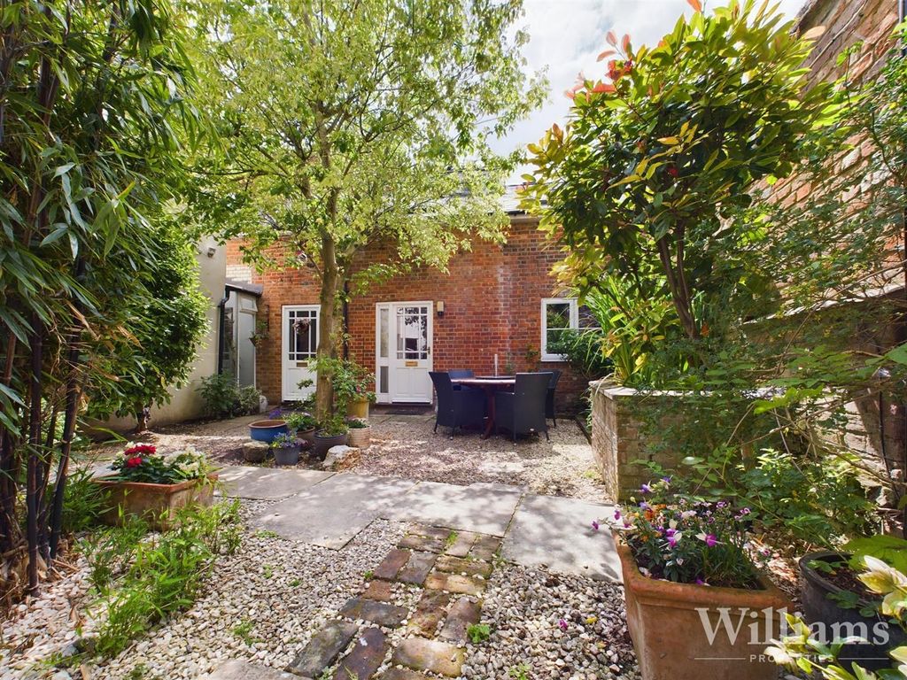 Property photo 2 of 10 Cam02861G0-Pr0184-Still001.Jpg