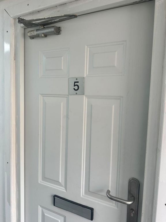 Property photo 1 of 5