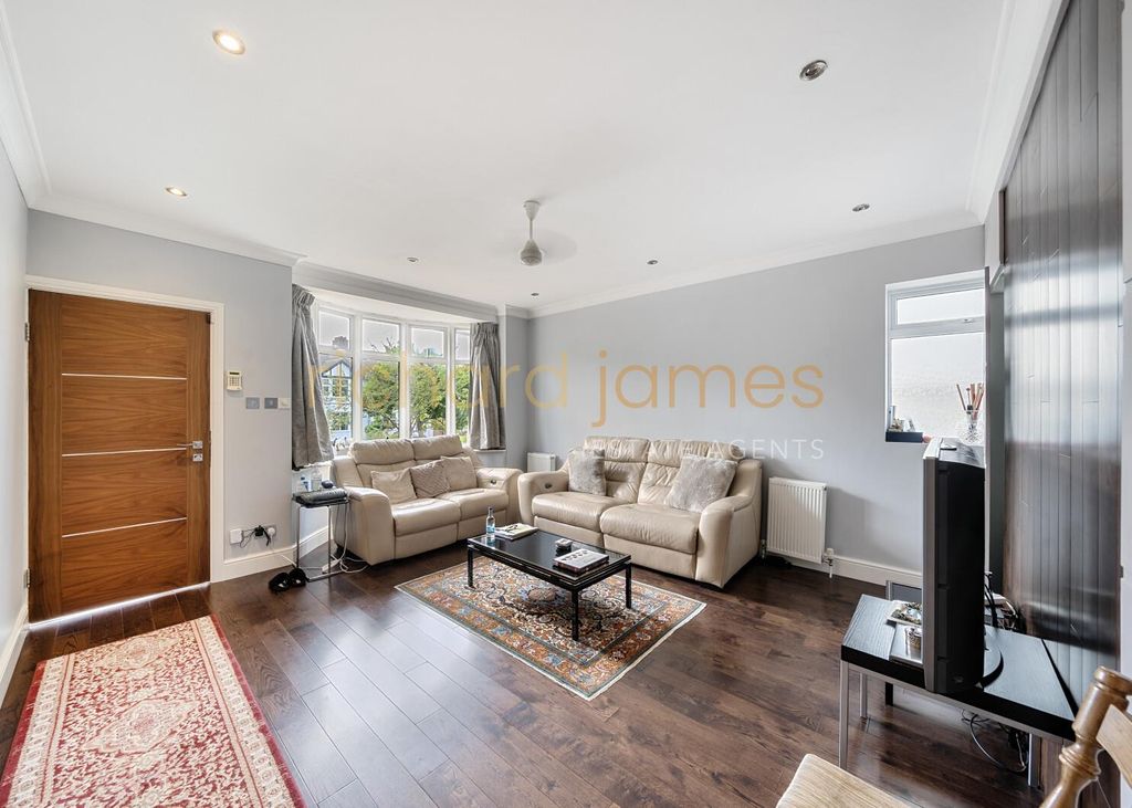 Property photo 3 of 15 697B561d-E885-4404-83Fb-7E56831A57c5.Jpg