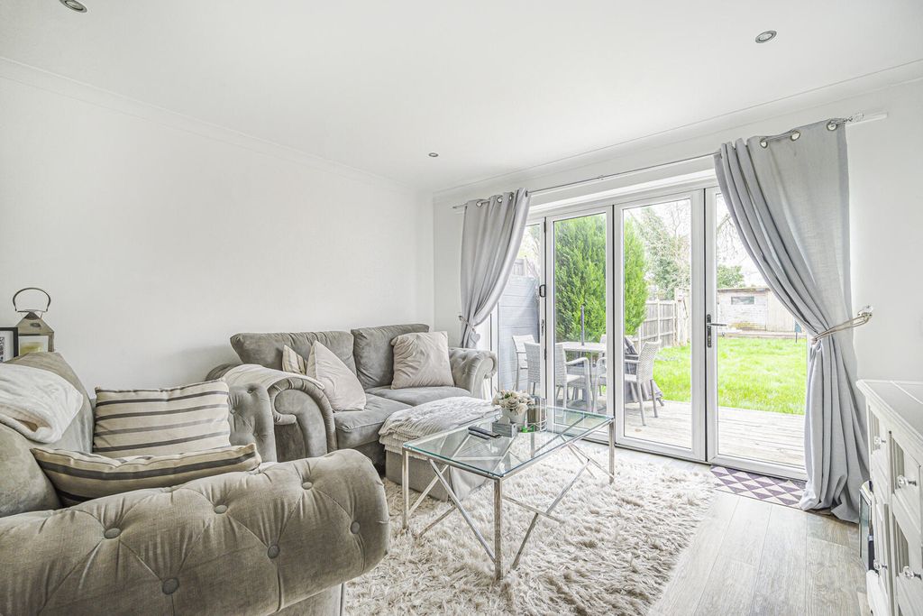 Property photo 3 of 19 Living Room