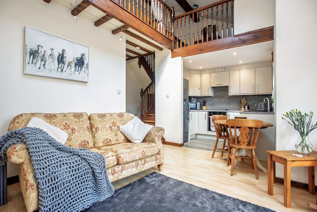 Property photo 2 of 30