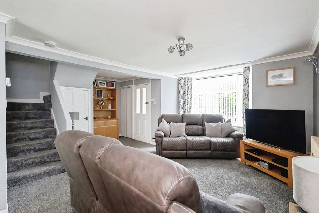 Property photo 2 of 17 Photo