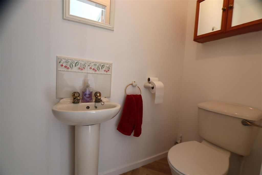 Property photo 3 of 13 WC.Jpg