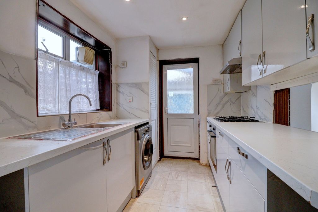 Property photo 2 of 10 Picture No. 04