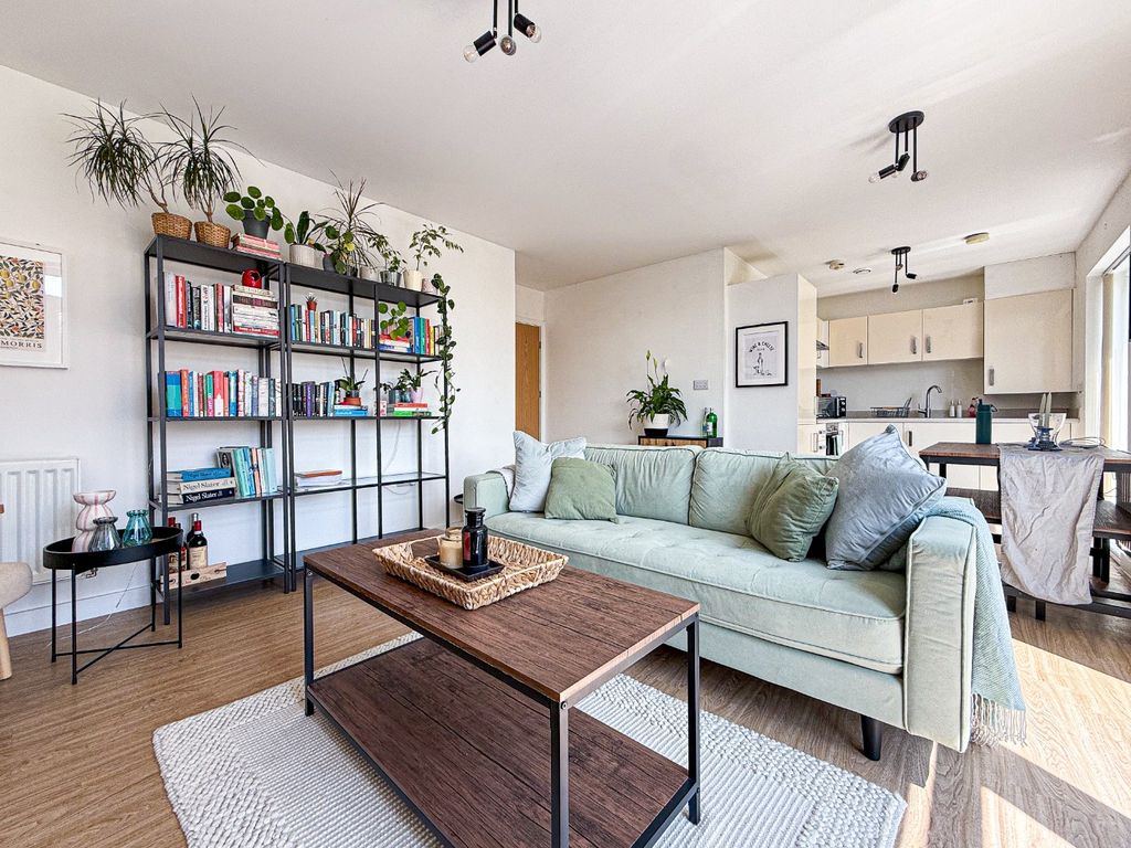 Property photo 2 of 13 4157094