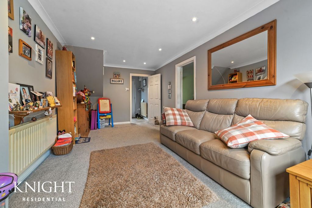 Property photo 2 of 15