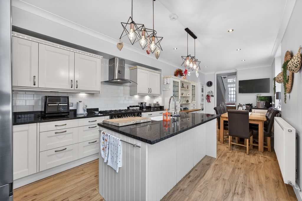 Property photo 3 of 41