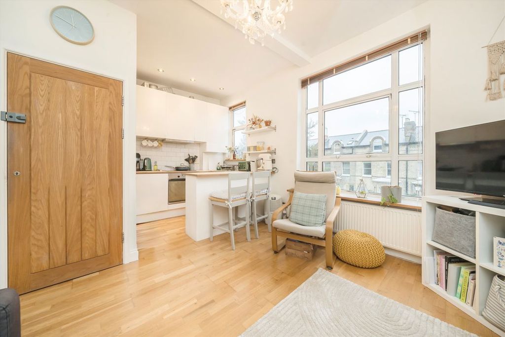 Property photo 3 of 7