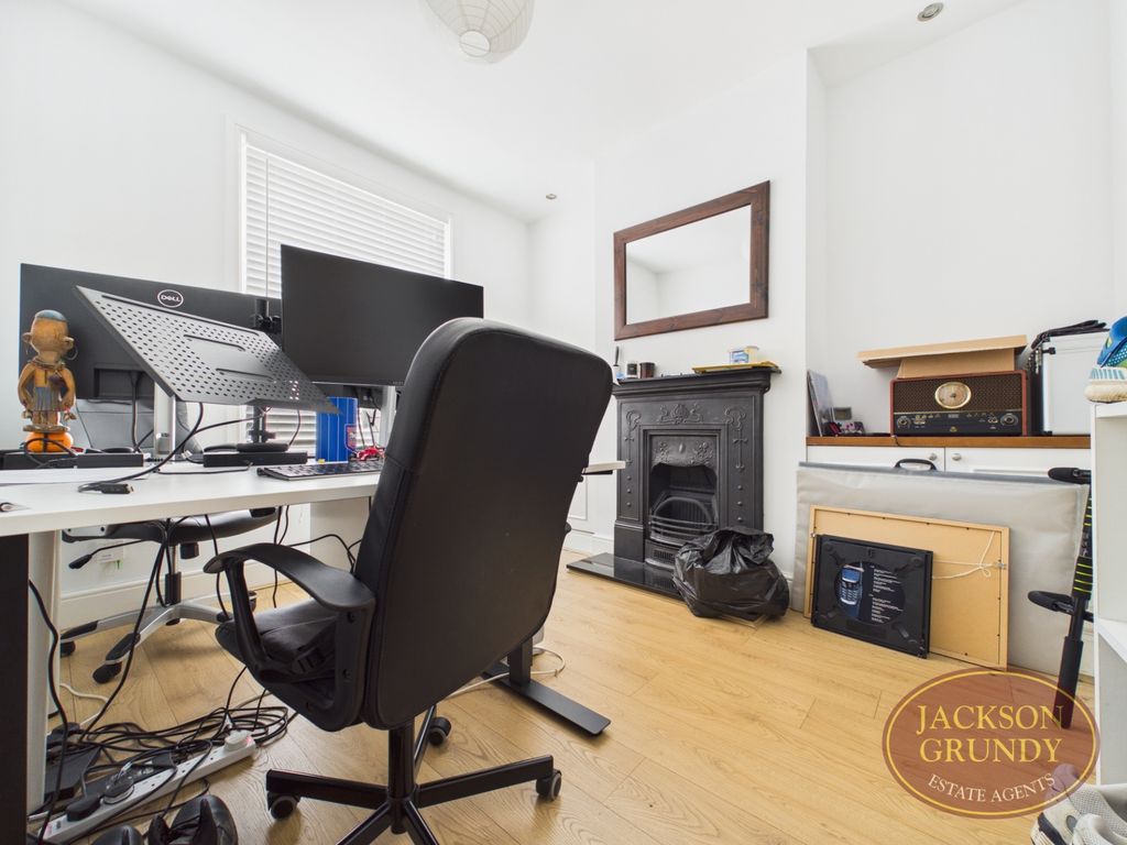 Property photo 2 of 11 Cloutsham Street