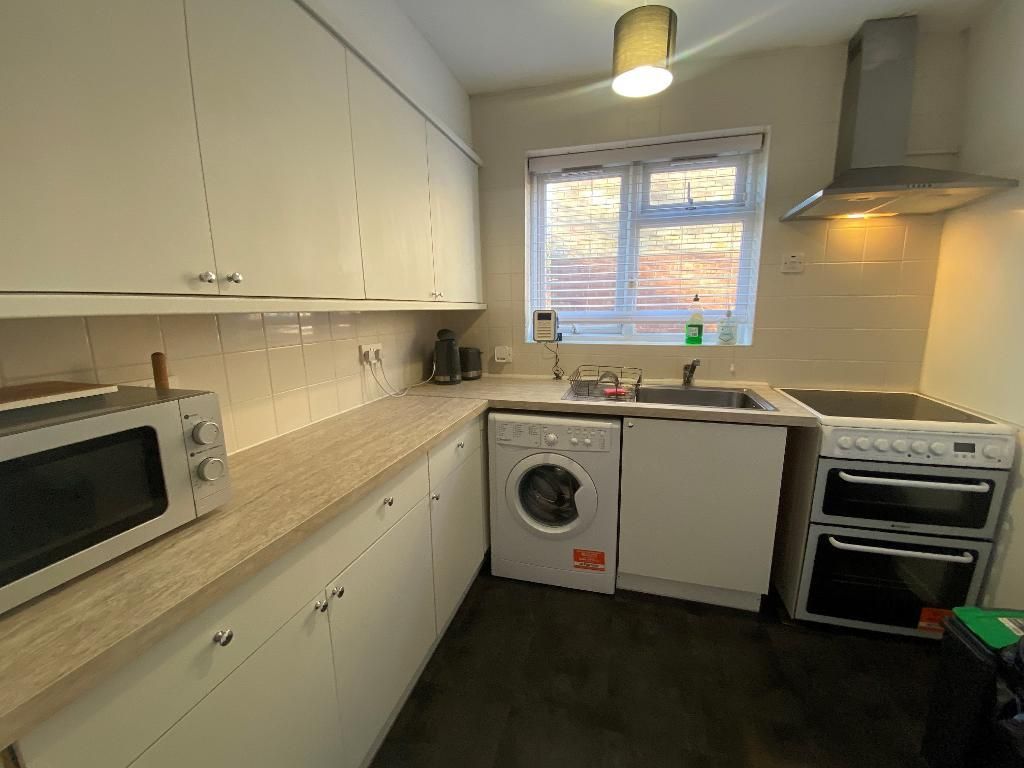 Property photo 3 of 11 Kitchen