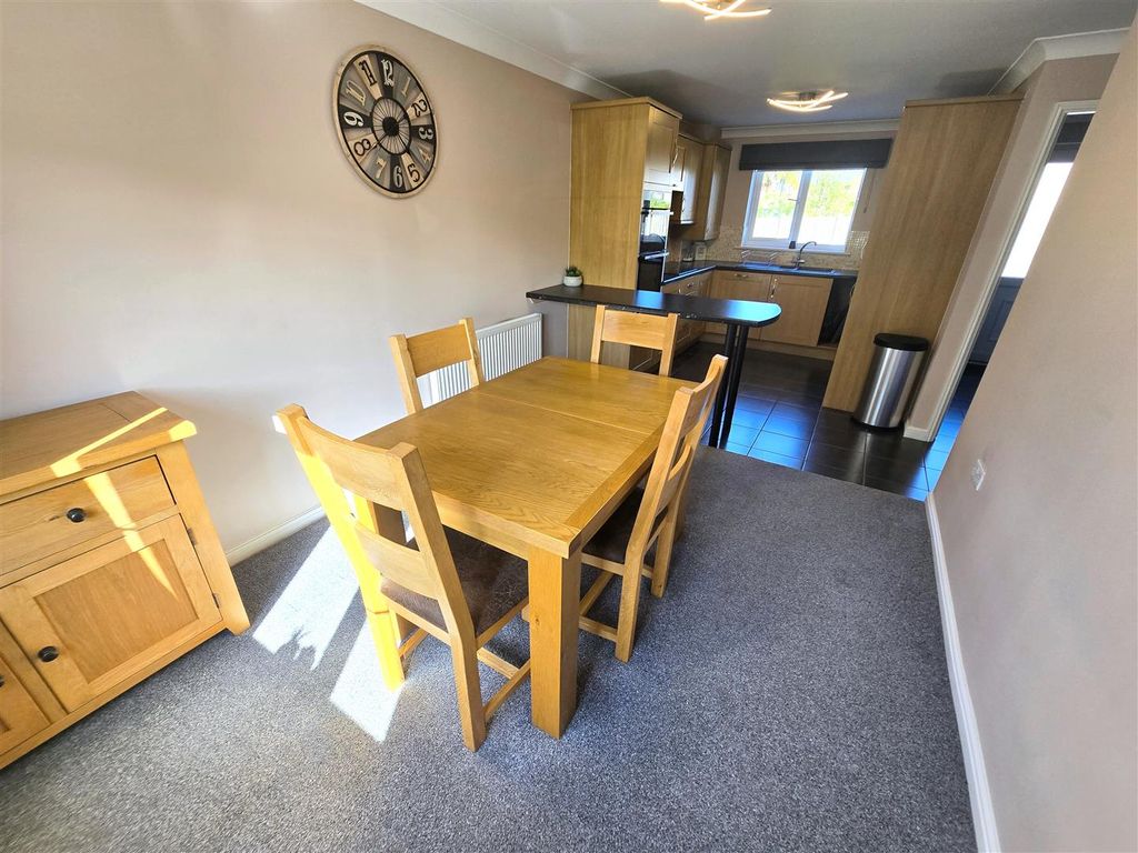 Property photo 3 of 22 Kitchen/Diner