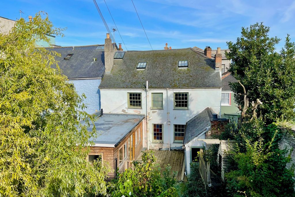 Property photo 2 of 30