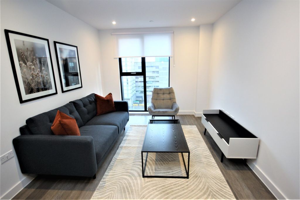 Property photo 1 of 9 (Thumbnail)