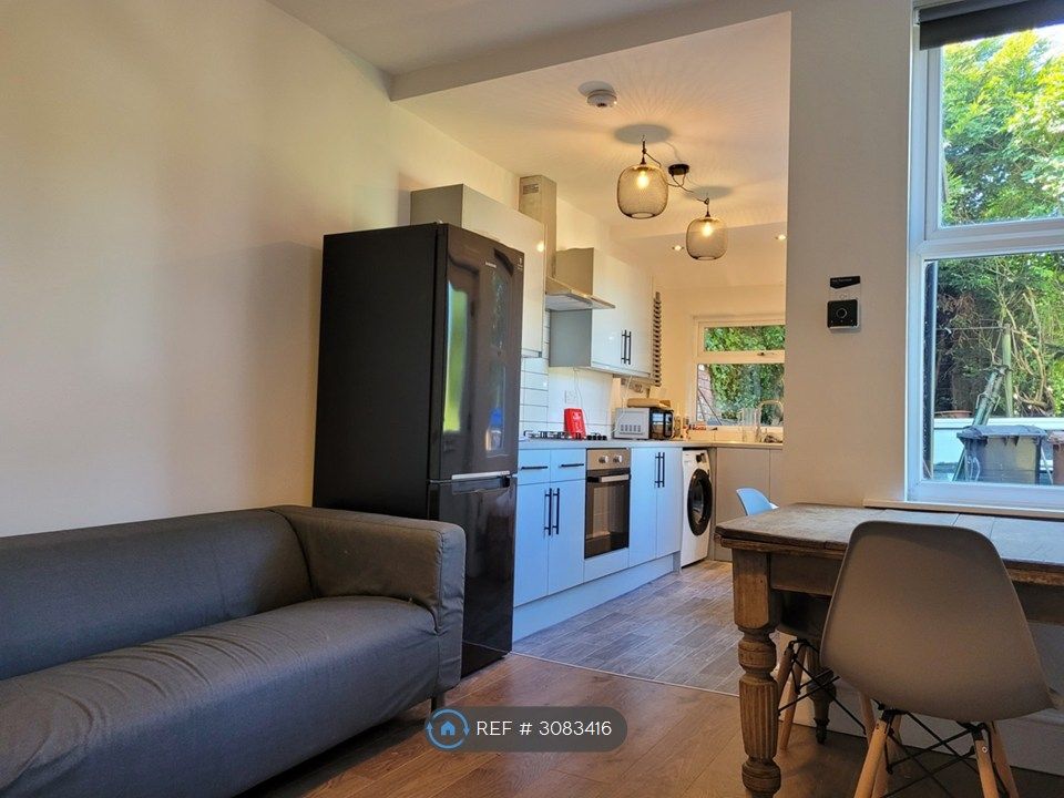 Property photo 3 of 18 Kitchen Diner