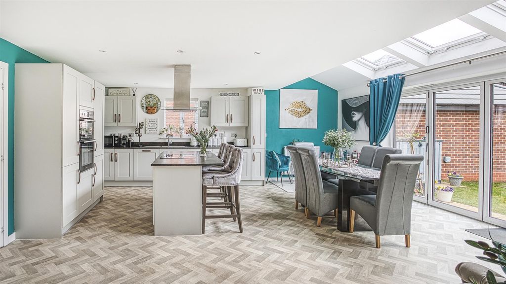 Property photo 3 of 24