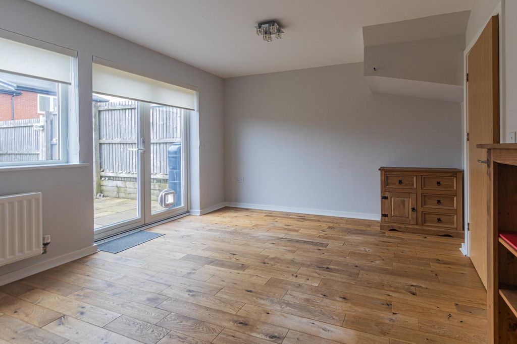 Property photo 2 of 14 Img-1.Jpg