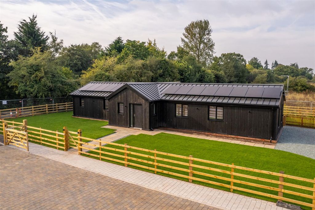 Property photo 1 of 20 Coton House - By Visually Rich 0572.Jpg
