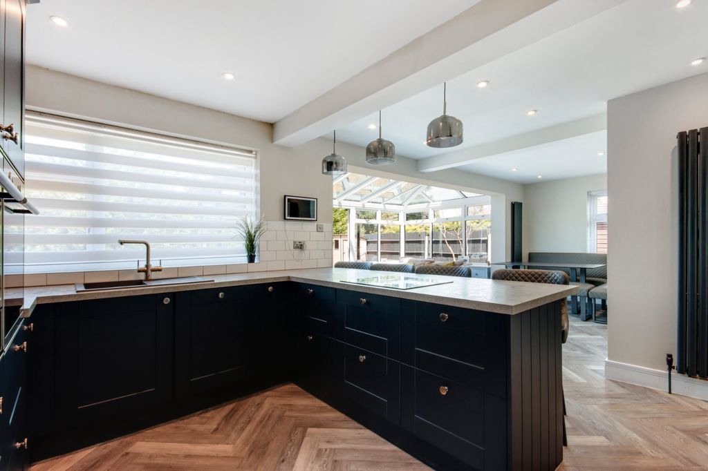 Property photo 3 of 17 Kitchen