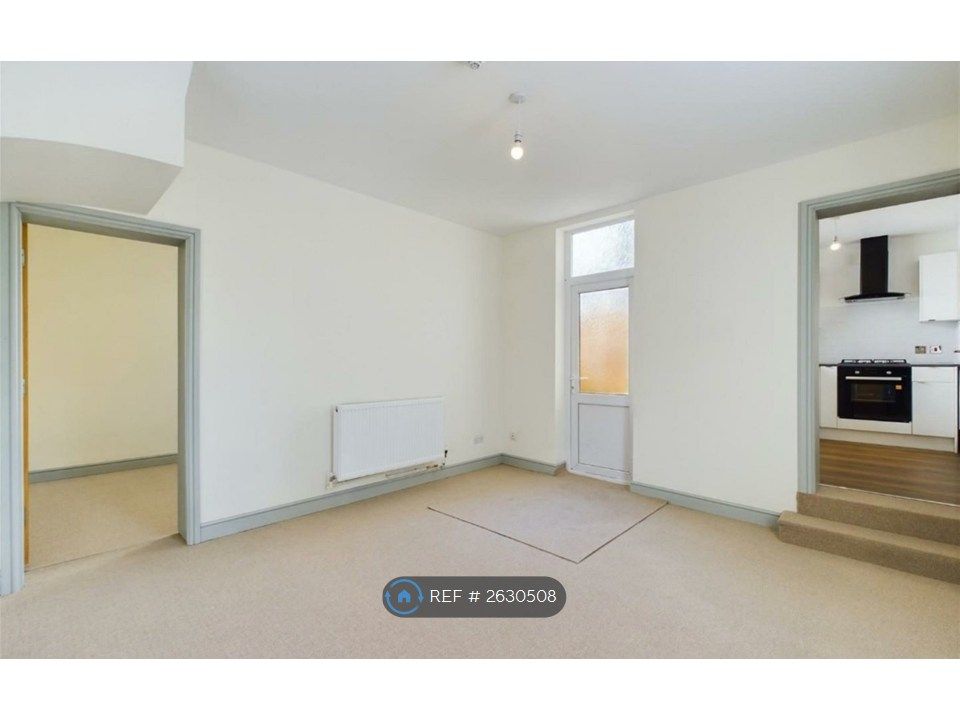 Property photo 1 of 10 Bright And Airy Lounge/Diner, With Door To Garden