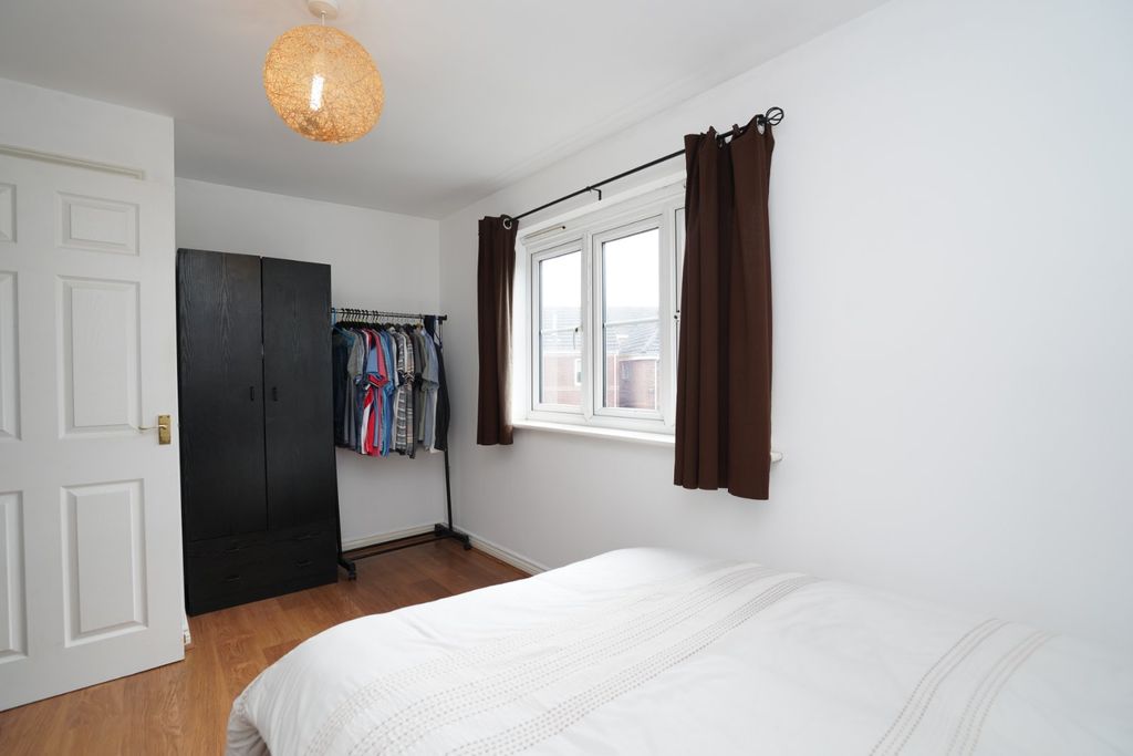 Property photo 3 of 12 Bedroom1