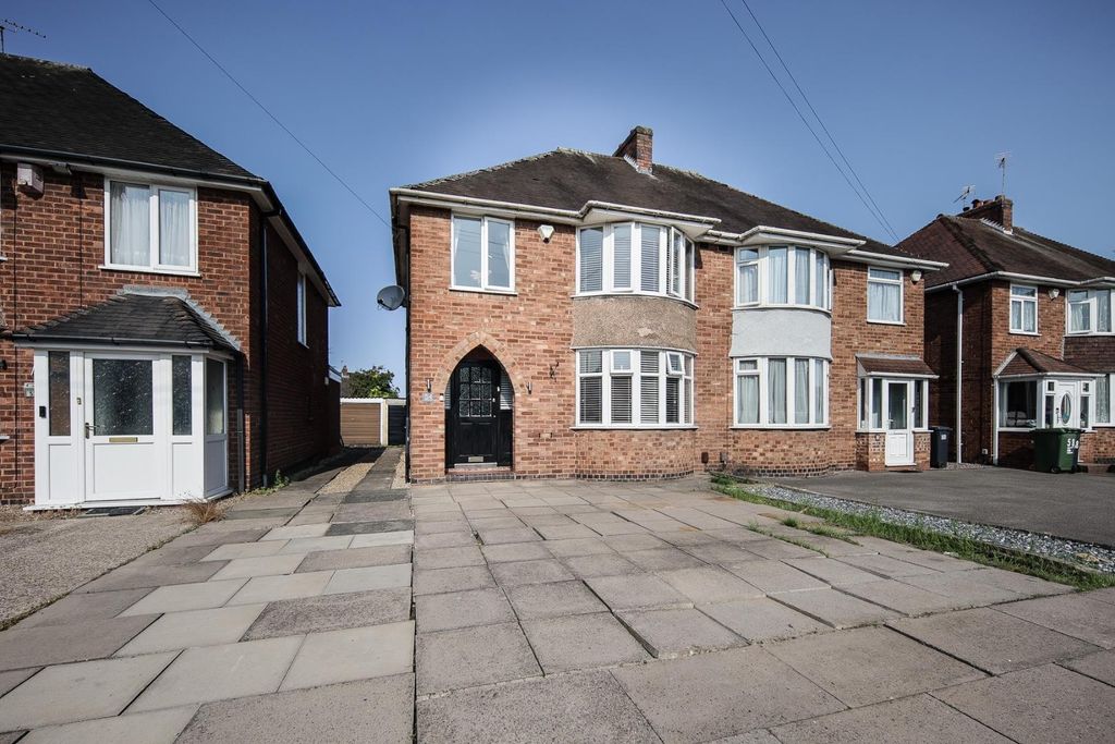 Property photo 1 of 16 Approach