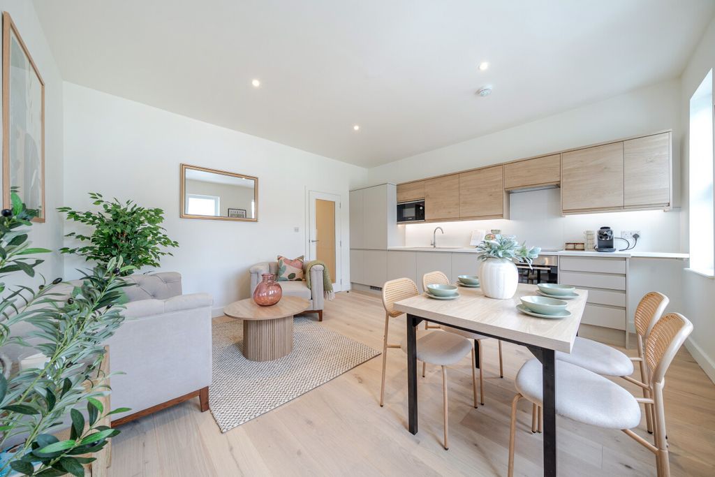 Property photo 2 of 9 1520083-9-6Aa938F...