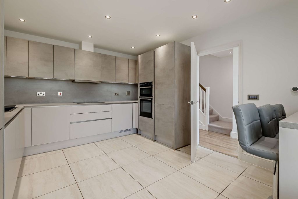 Property photo 3 of 12 3