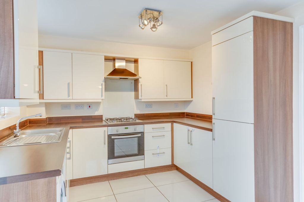 Property photo 2 of 23