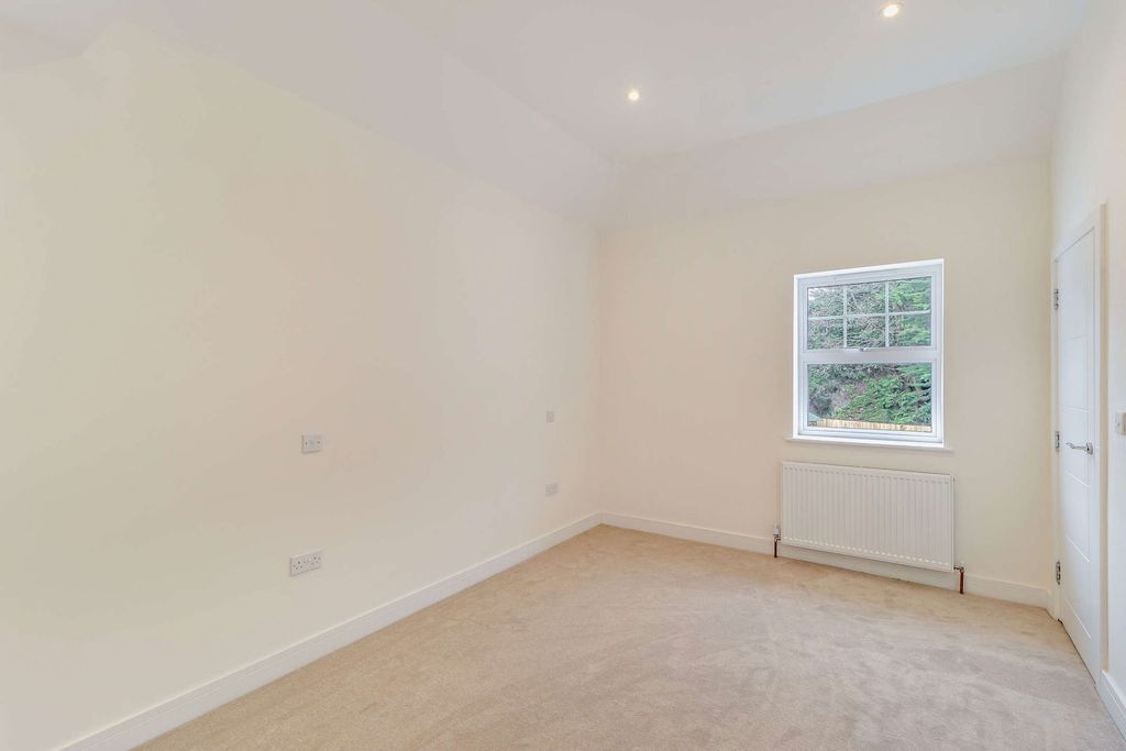 Additional image 5 of 2 bed flat for saleMoss Lane, Pinner Village HA5