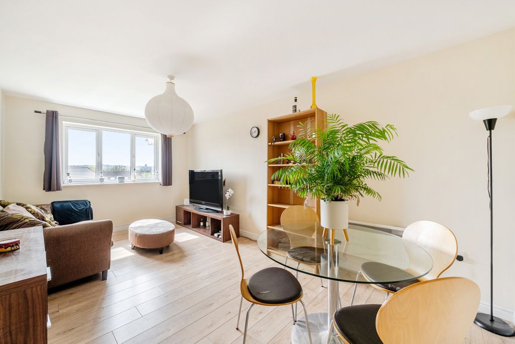 Property photo 3 of 17 1440691-12-69d7A4...