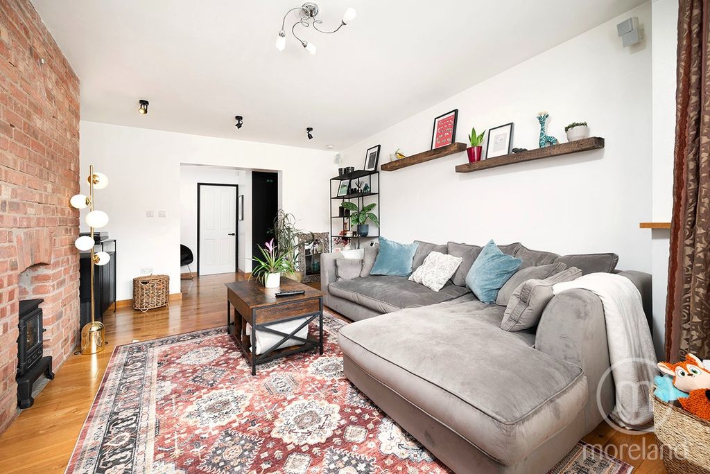 Property photo 3 of 12 4910214