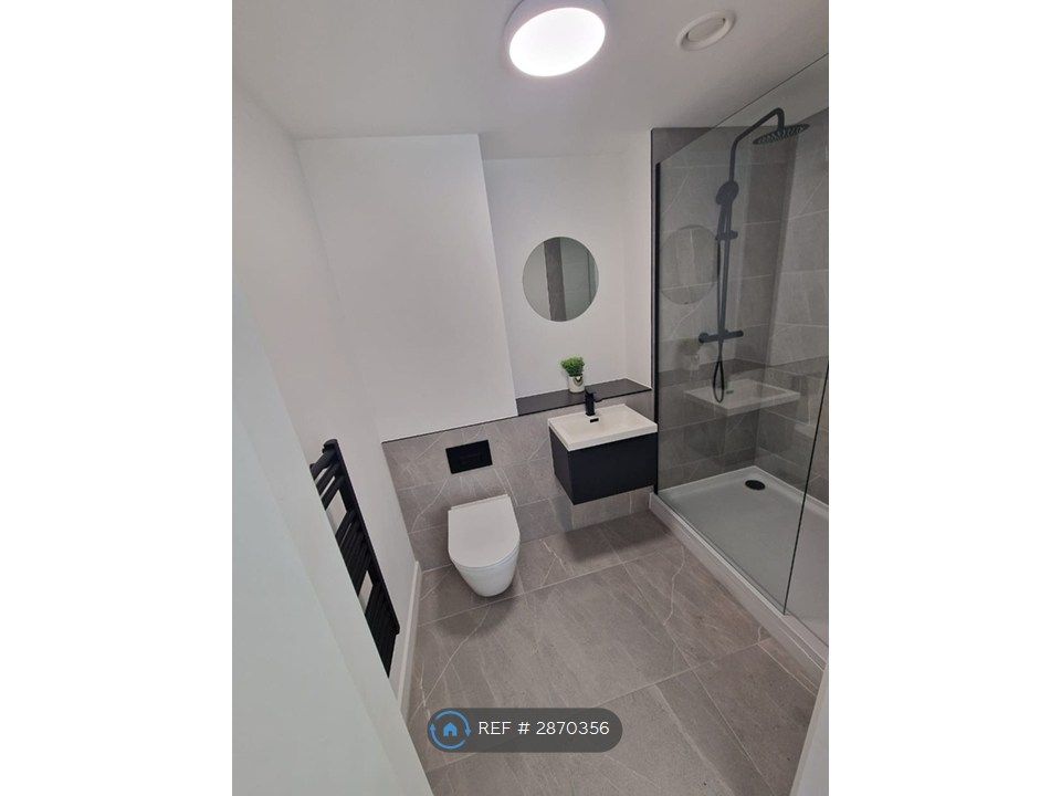 Property photo 2 of 5 Bathroom1