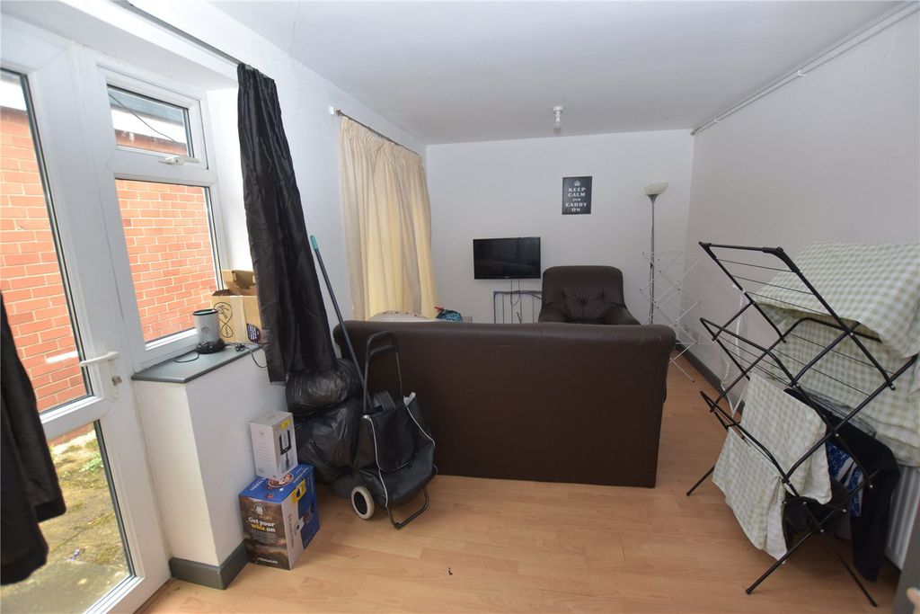 Property photo 2 of 17 Picture No. 11