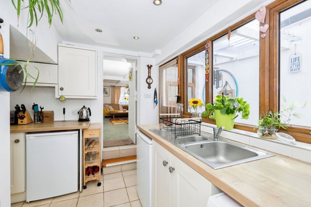 Property photo 2 of 19 Cottage Kitchen