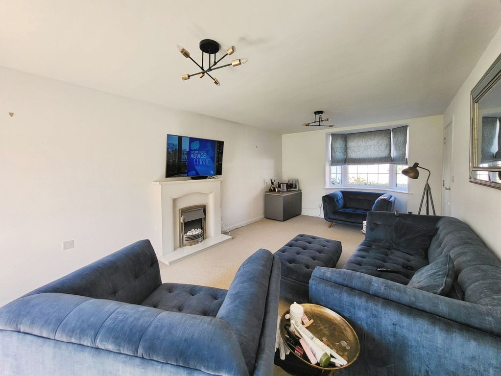 Property photo 3 of 10 Lounge