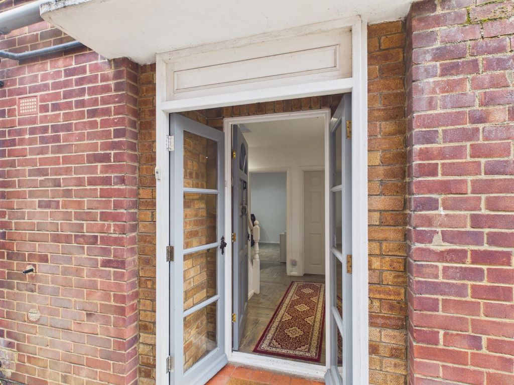 Property photo 2 of 20 Entrance