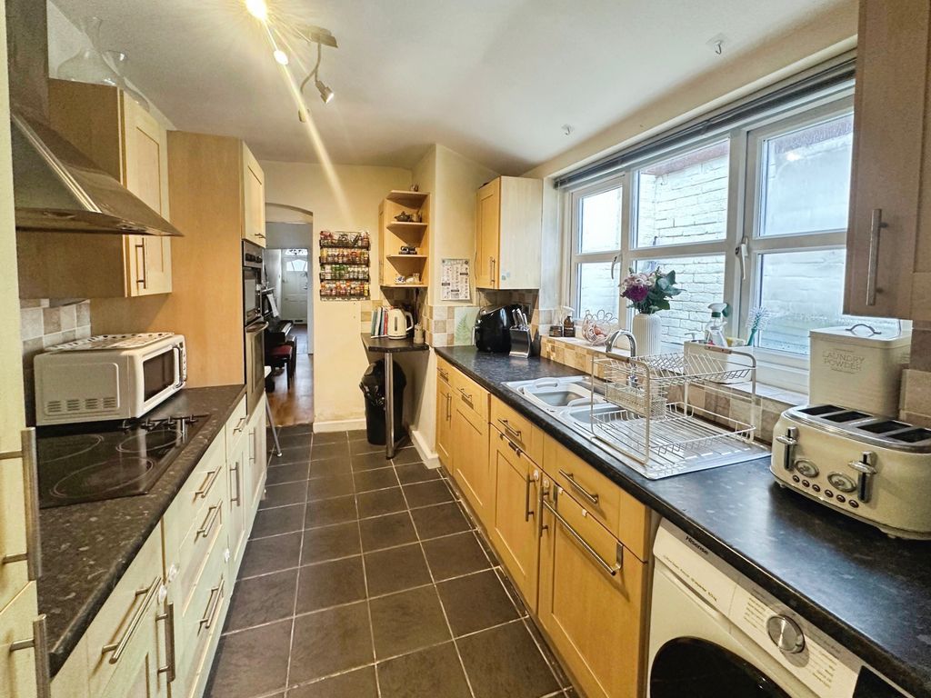 Property photo 2 of 17 Kitchen