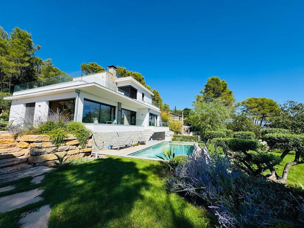 Property photo 1 of 44 Luxurious Contemporary Newly Built Villa - Panoramic View - T4 167m2 On 2000m2 - La Motte