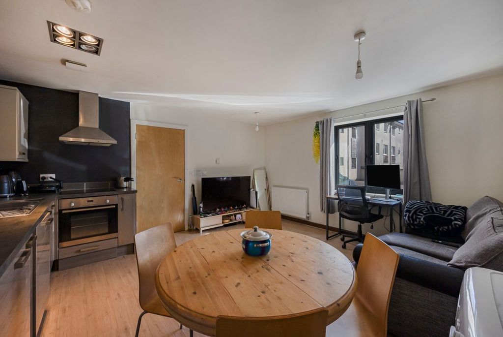 Property photo 3 of 13 962875