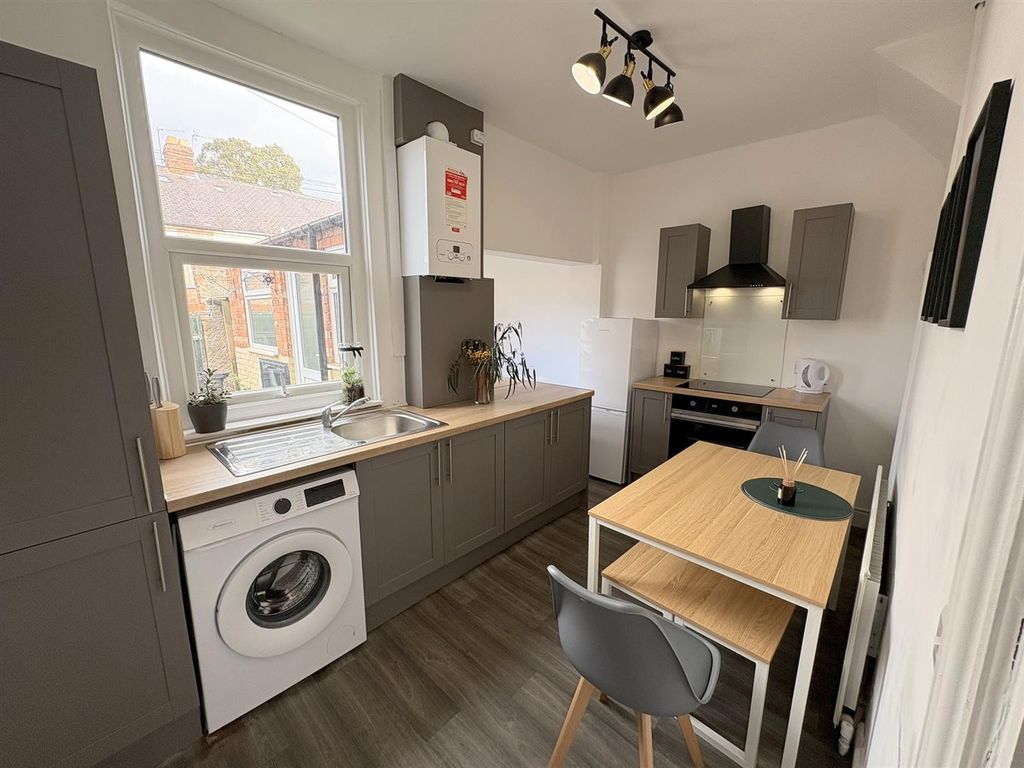 Property photo 1 of 17 Kitchen/Diner