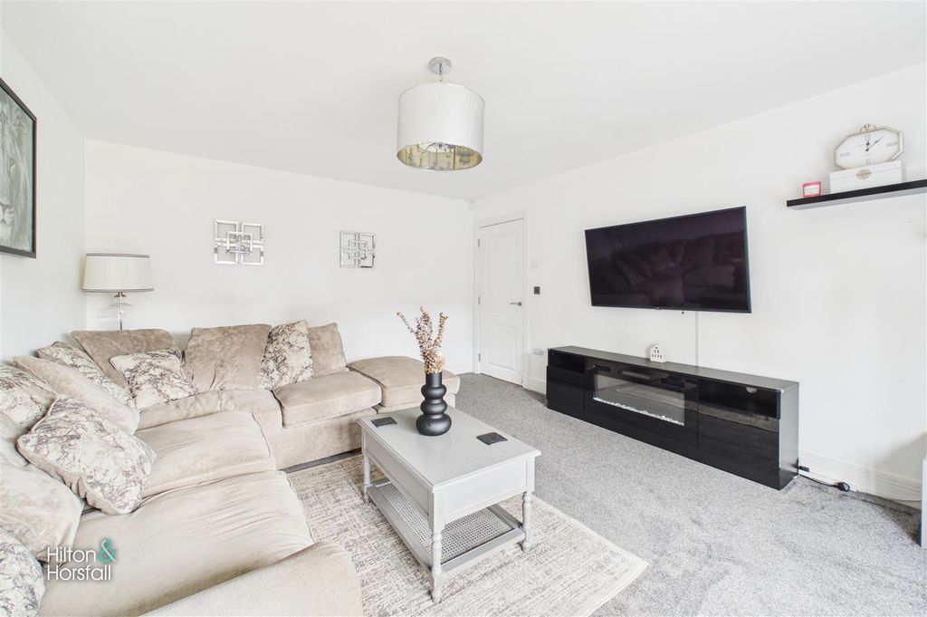 Property photo 3 of 17 Clitheroe Road