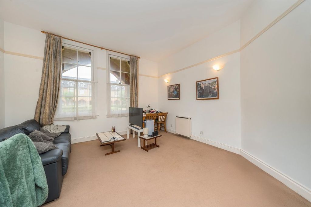 Property photo 2 of 5
